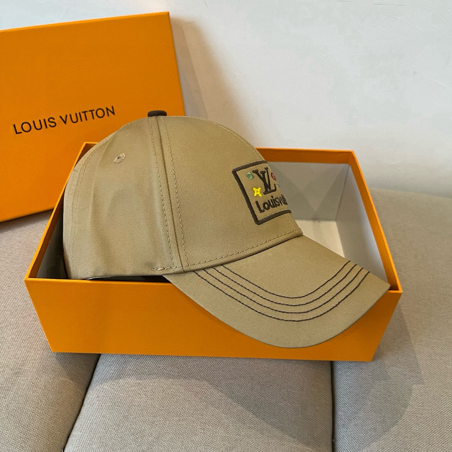 High quality and fashionable baseball cap new 3 pcs add : 18859952090 if you need size guide