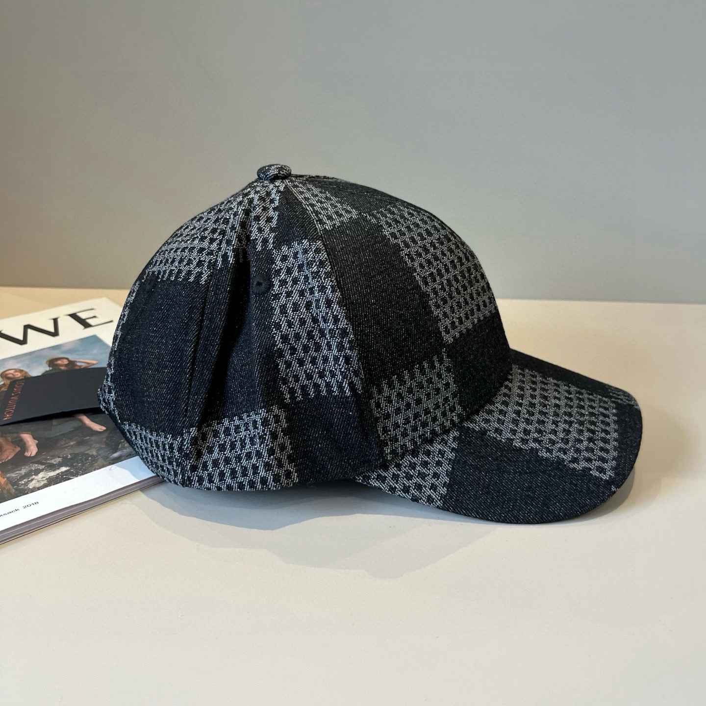 High quality and fashionable baseball cap new 3 pcs add : 18859952090 if you need size guide