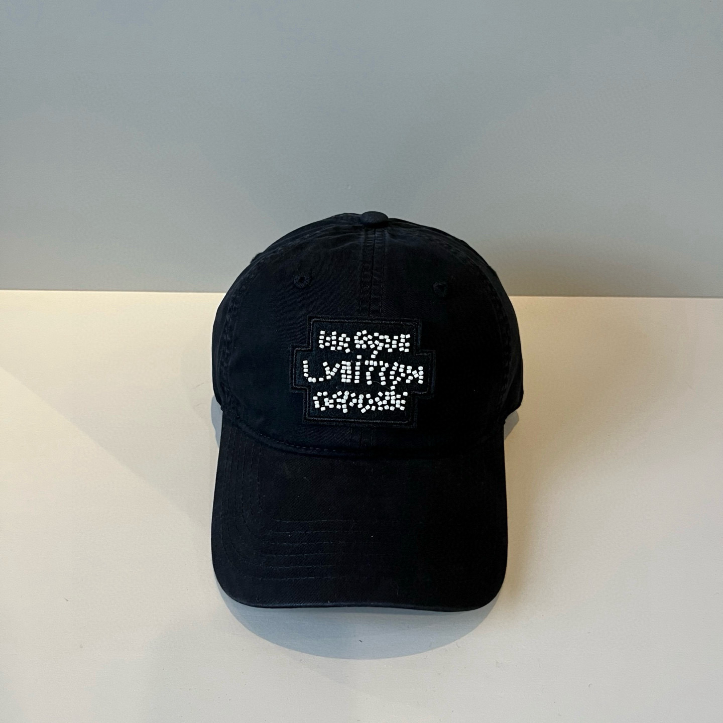 High quality and fashionable baseball cap new 3 pcs add : 18859952090 if you need size guide