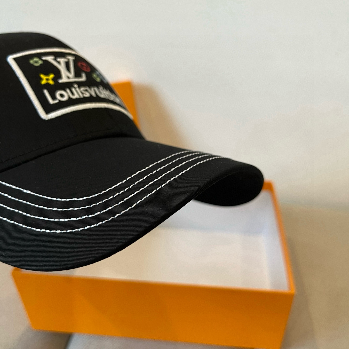 High quality and fashionable baseball cap new 3 pcs add : 18859952090 if you need size guide