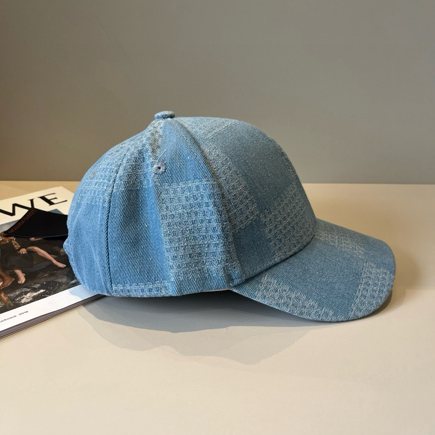 High quality and fashionable baseball cap new 3 pcs add : 18859952090 if you need size guide