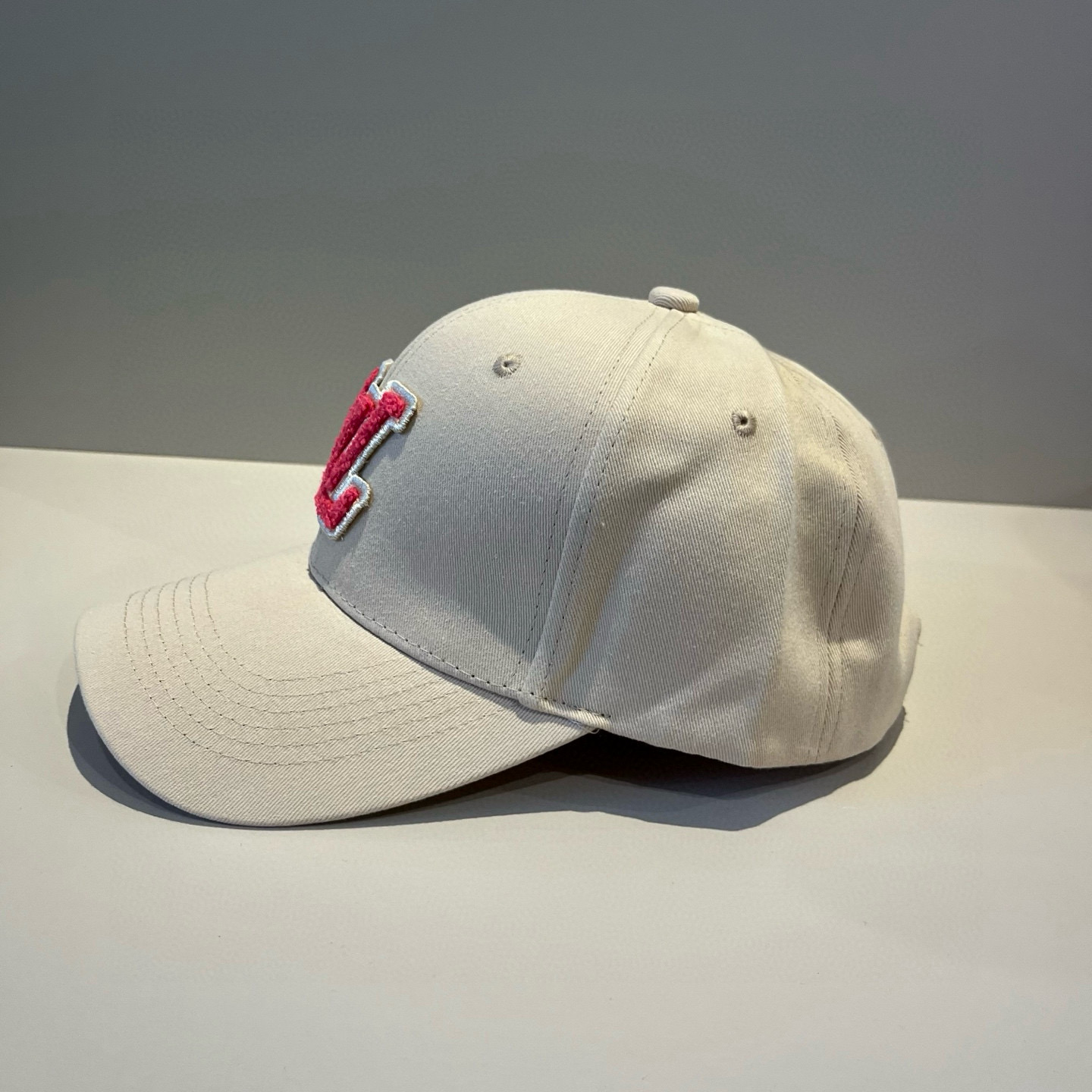 High quality and fashionable baseball cap new 3 pcs add : 18859952090 if you need size guide