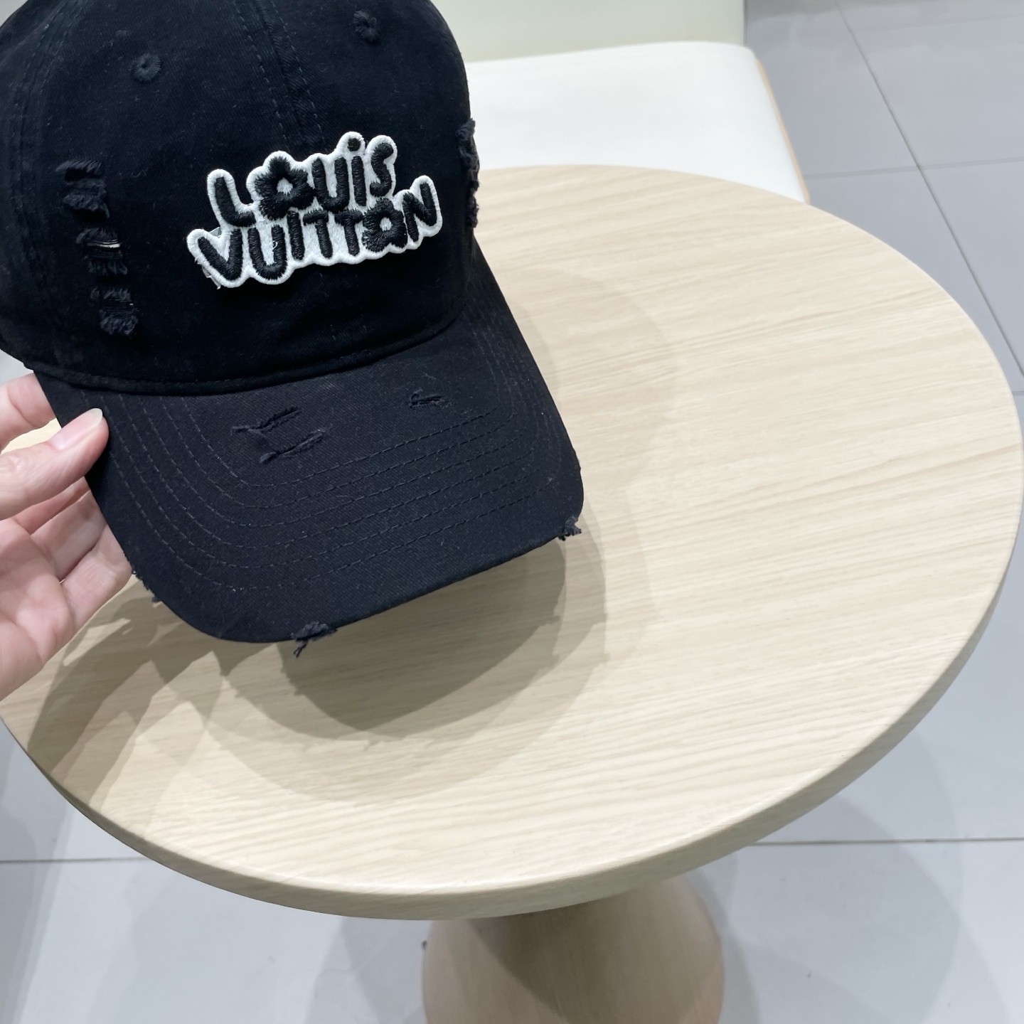 High quality and fashionable baseball cap new 4 pcs add : 18859952090 if you need size guide