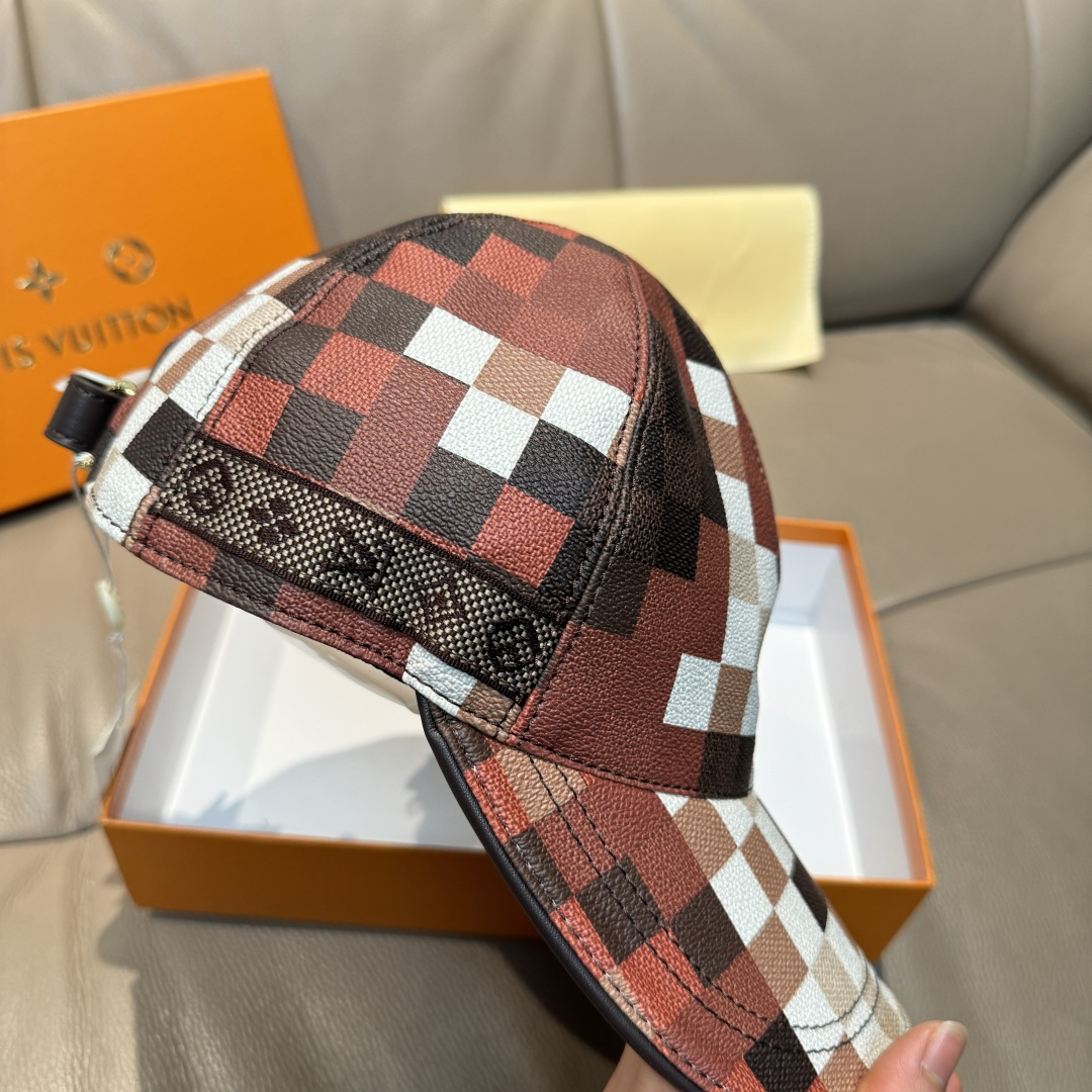 High quality and fashionable baseball cap new 4 pcs add : 18859952090 if you need size guide
