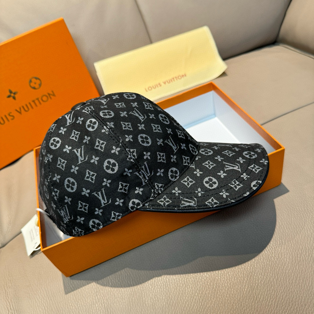 High quality and fashionable baseball cap new 5 pcs add : 18859952090 if you need size guide