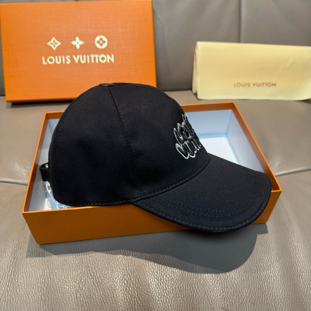High quality and fashionable baseball cap new 5 pcs add : 18859952090 if you need size guide