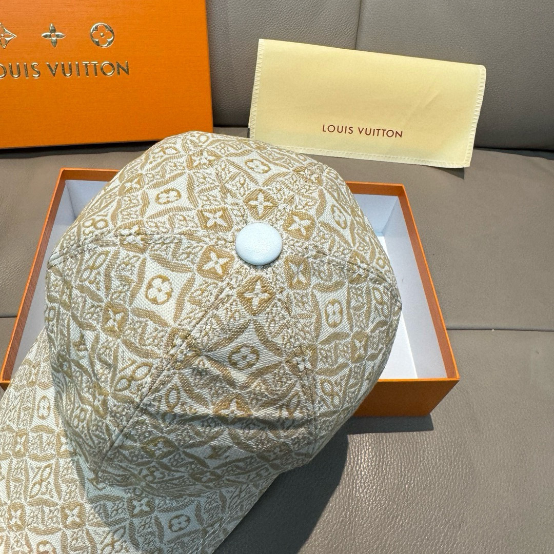 High quality and fashionable baseball cap new 5 pcs add : 18859952090 if you need size guide