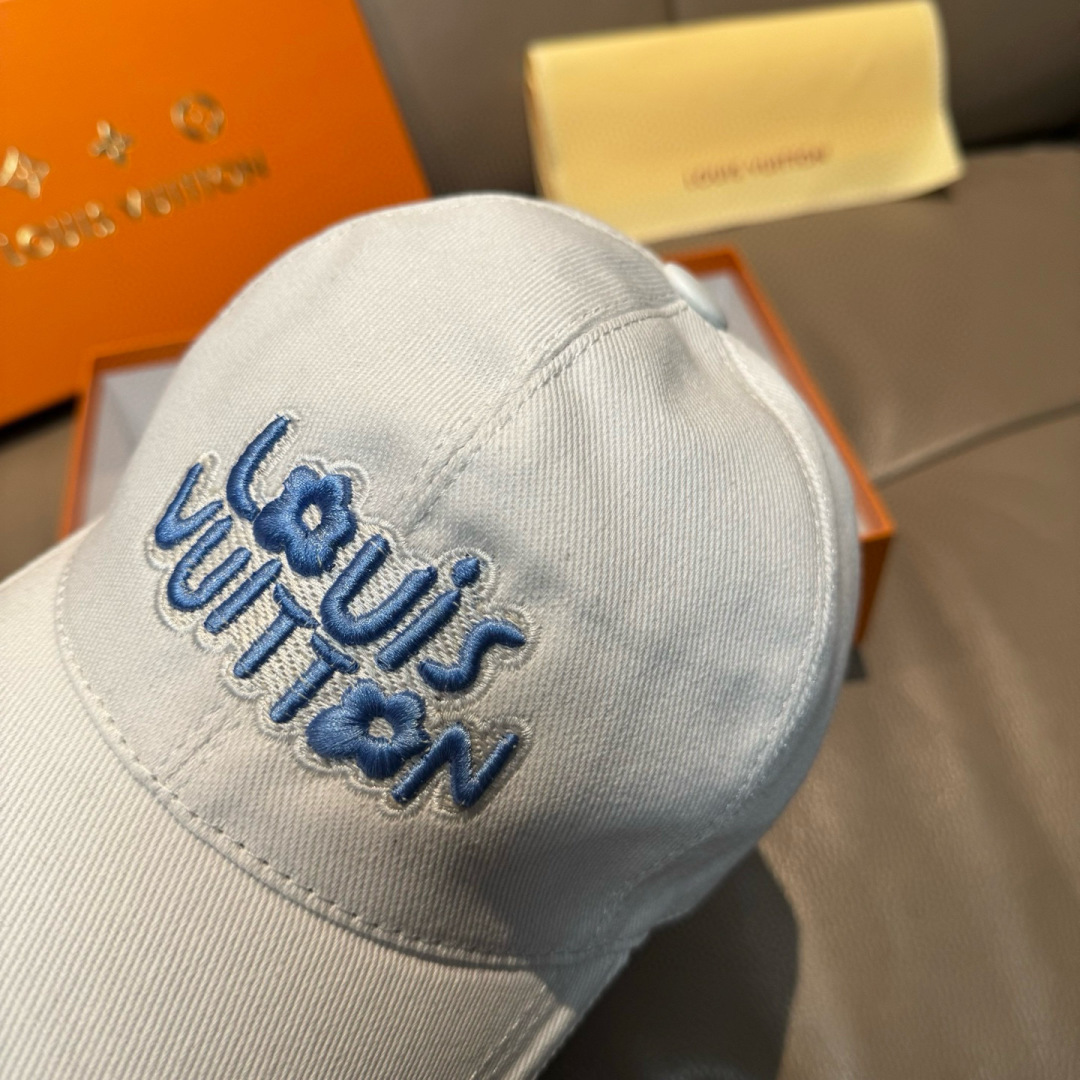High quality and fashionable baseball cap new 5 pcs add : 18859952090 if you need size guide