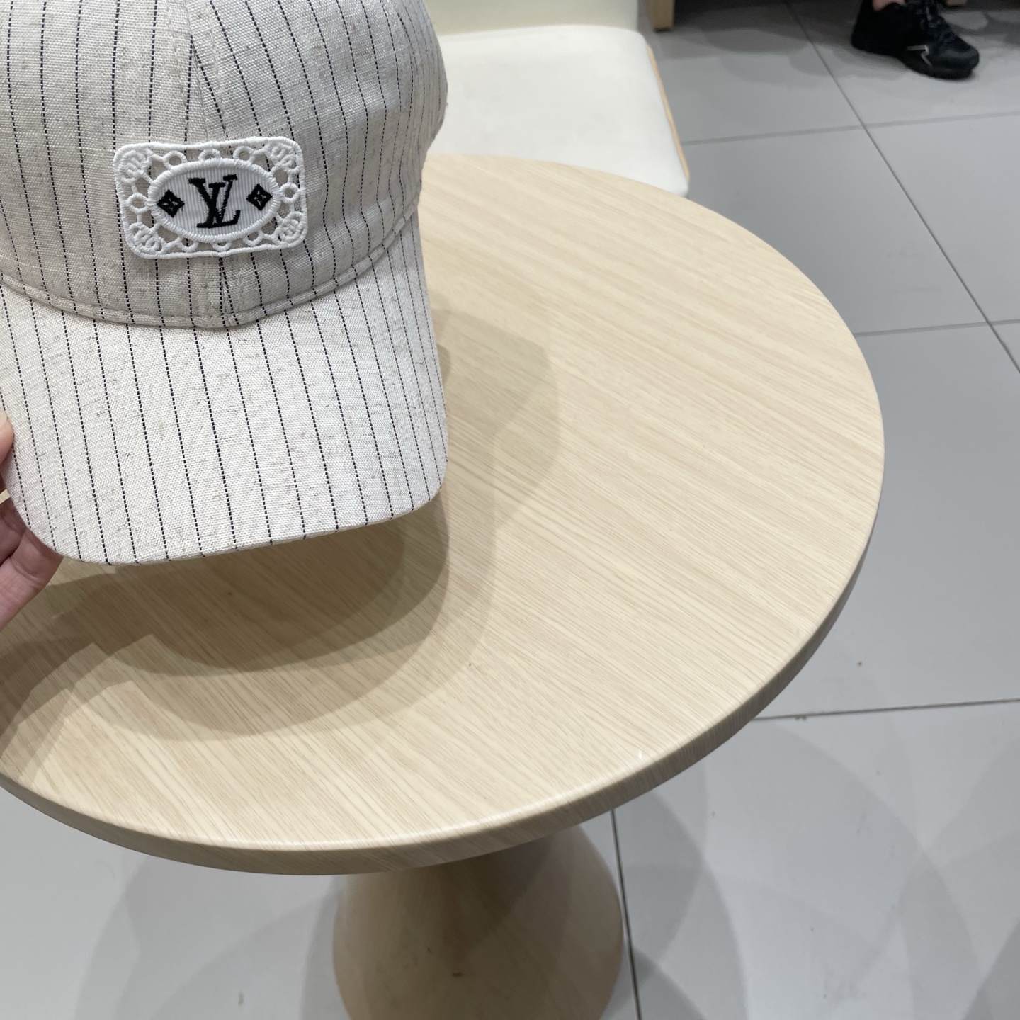 High quality and fashionable baseball cap new 5 pcs add : 18859952090 if you need size guide