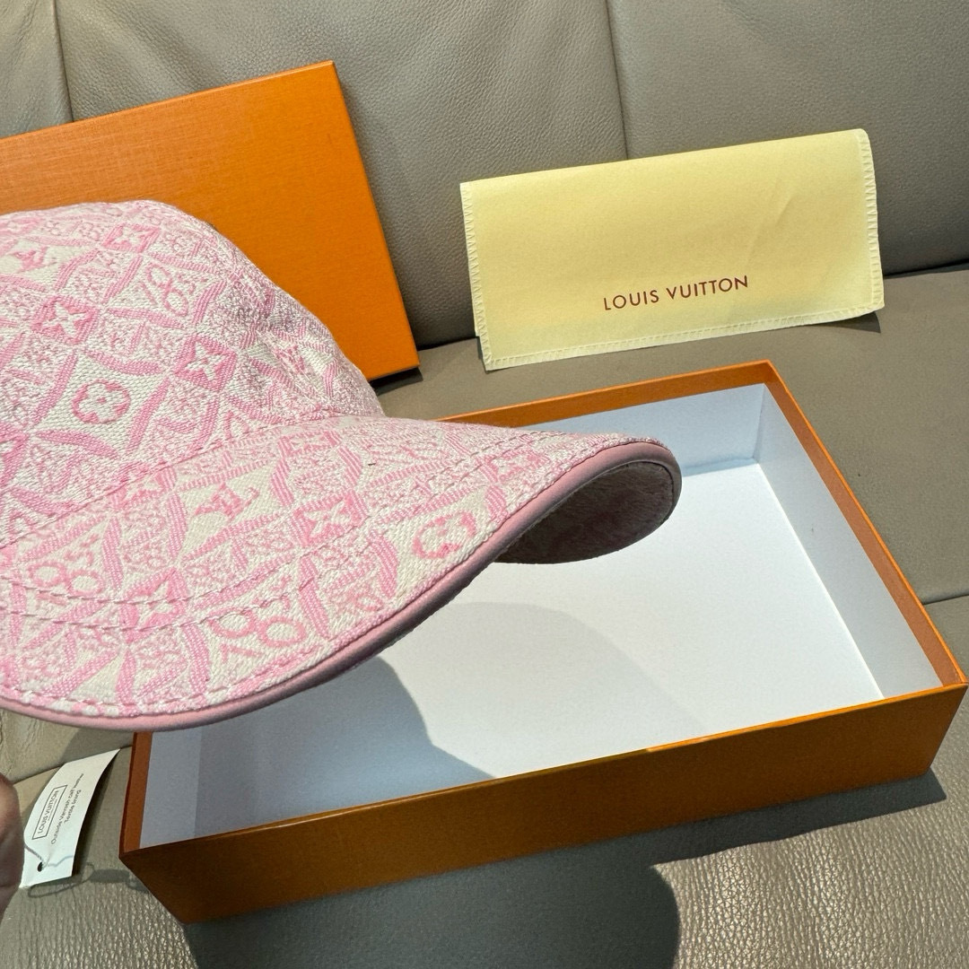 High quality and fashionable baseball cap new 5 pcs add : 18859952090 if you need size guide