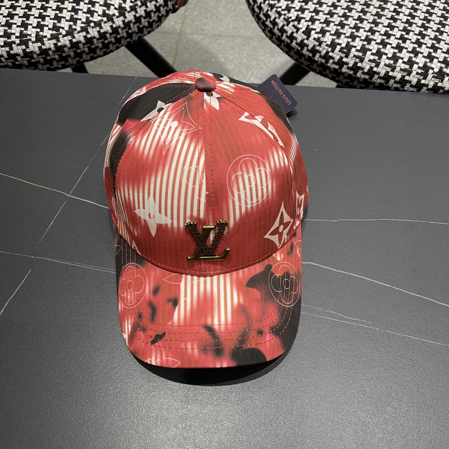 High quality and fashionable baseball cap new 5 pcs add : 18859952090 if you need size guide