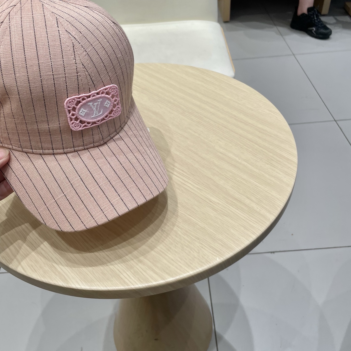 High quality and fashionable baseball cap new 5 pcs add : 18859952090 if you need size guide