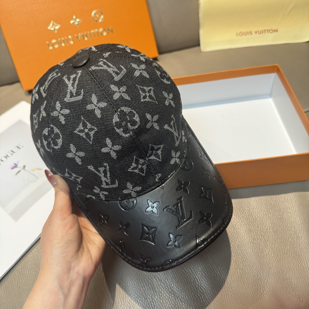 High quality and fashionable baseball cap new 5 pcs add : 18859952090 if you need size guide