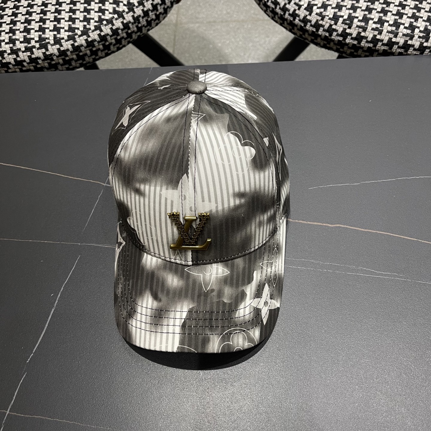 High quality and fashionable baseball cap new 5 pcs add : 18859952090 if you need size guide