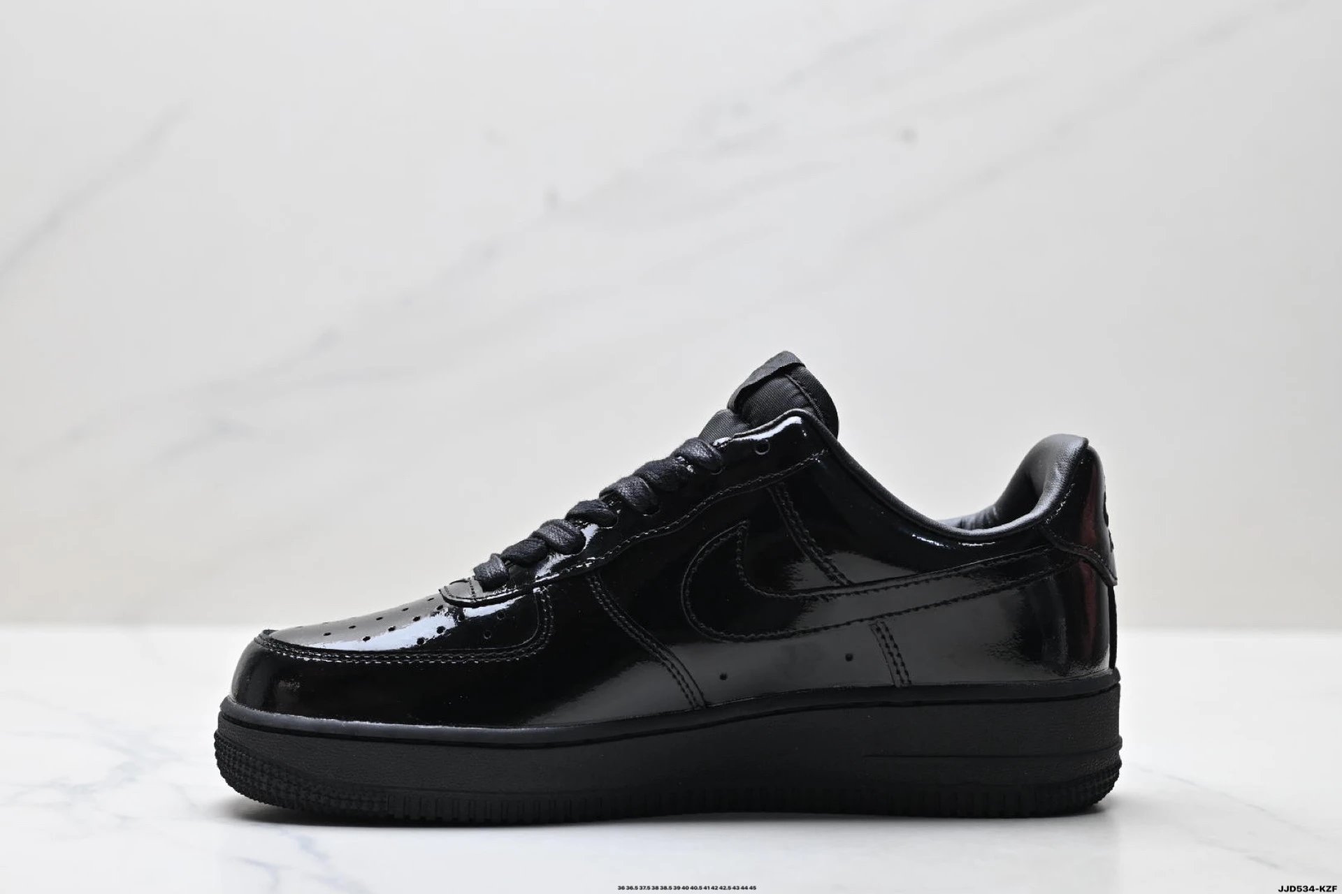 Low cut versatile casual patent leather sports board shoes