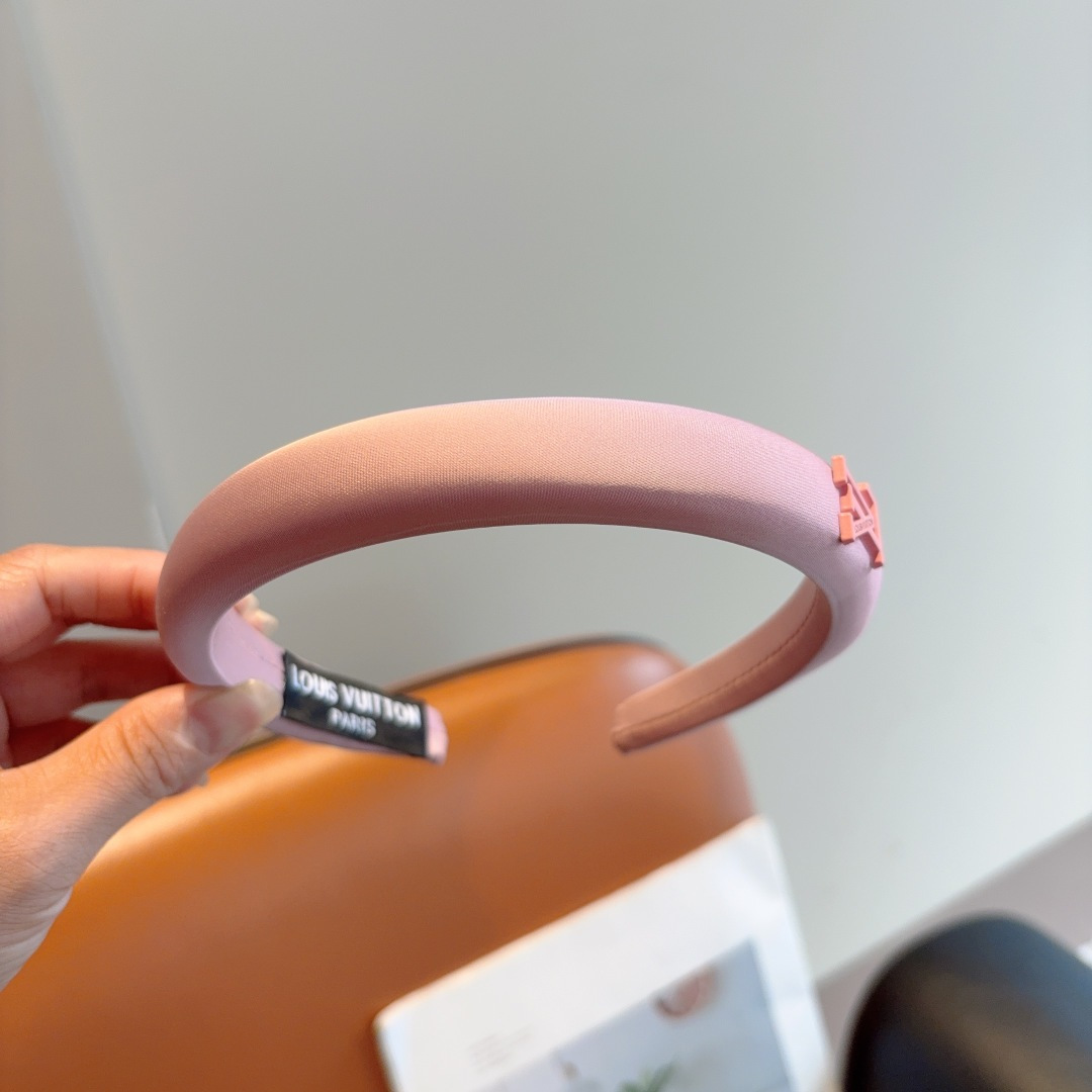 High quality fashionable and versatile headband, please add : 18859952090 if you need size guide
