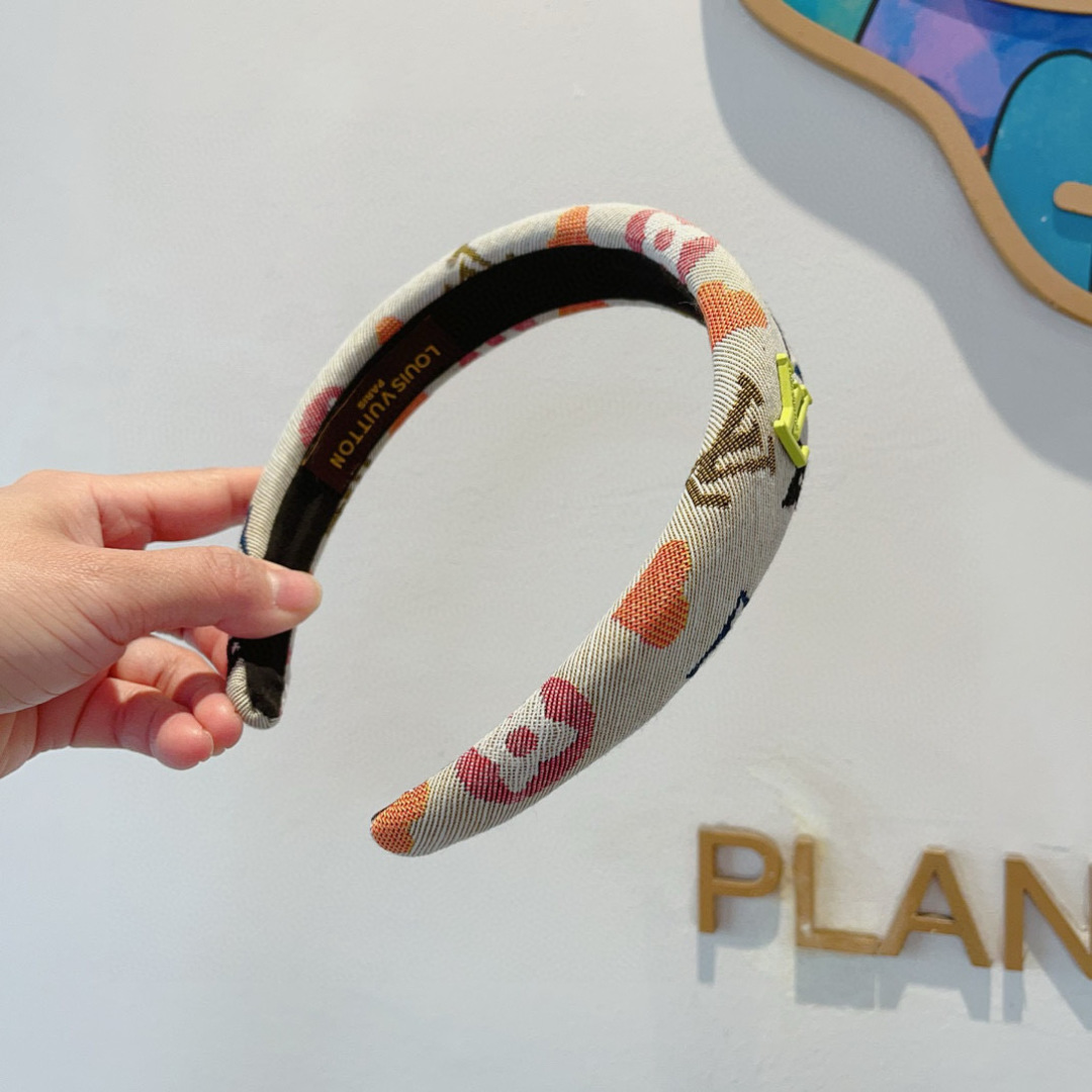 High quality fashionable and versatile headband, please add : 18859952090 if you need size guide