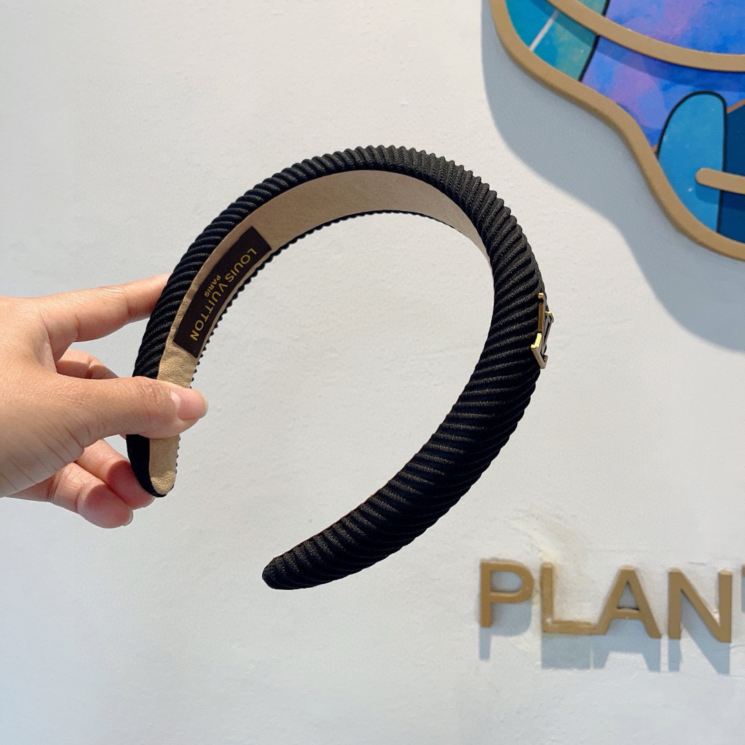 High quality fashionable and versatile headband, please add : 18859952090 if you need size guide