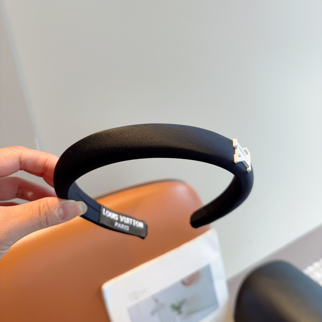 High quality fashionable and versatile headband, please add : 18859952090 if you need size guide