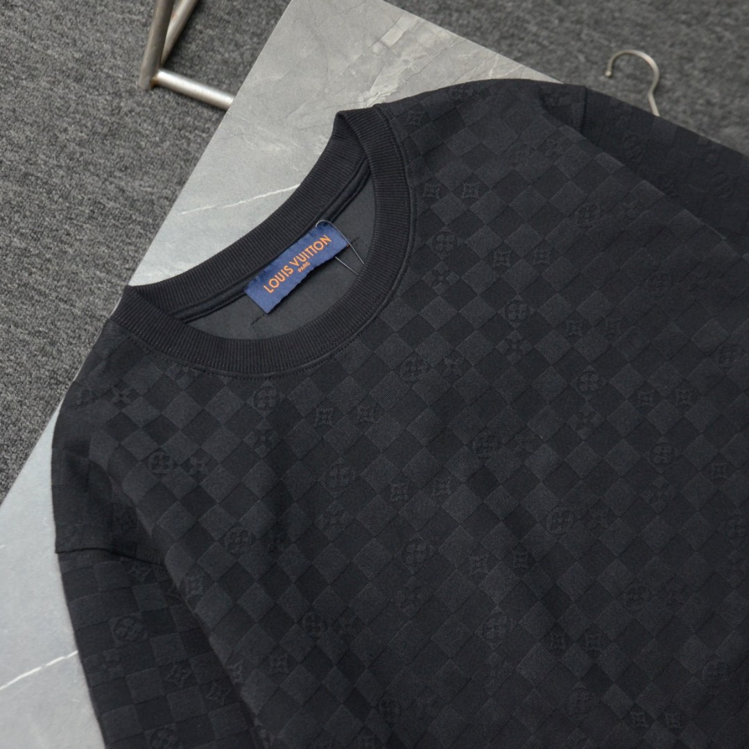 High quality fashion embroidered graffiti hoodie 1 pls add : 18859952090 if you need size guide