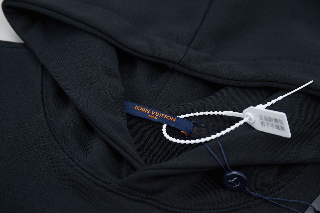 High quality fashion embroidered graffiti hoodie 1 pls add : 18859952090 if you need size guide