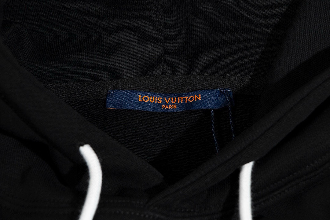High quality fashion embroidered graffiti hoodie 1 pls add : 18859952090 if you need size guide