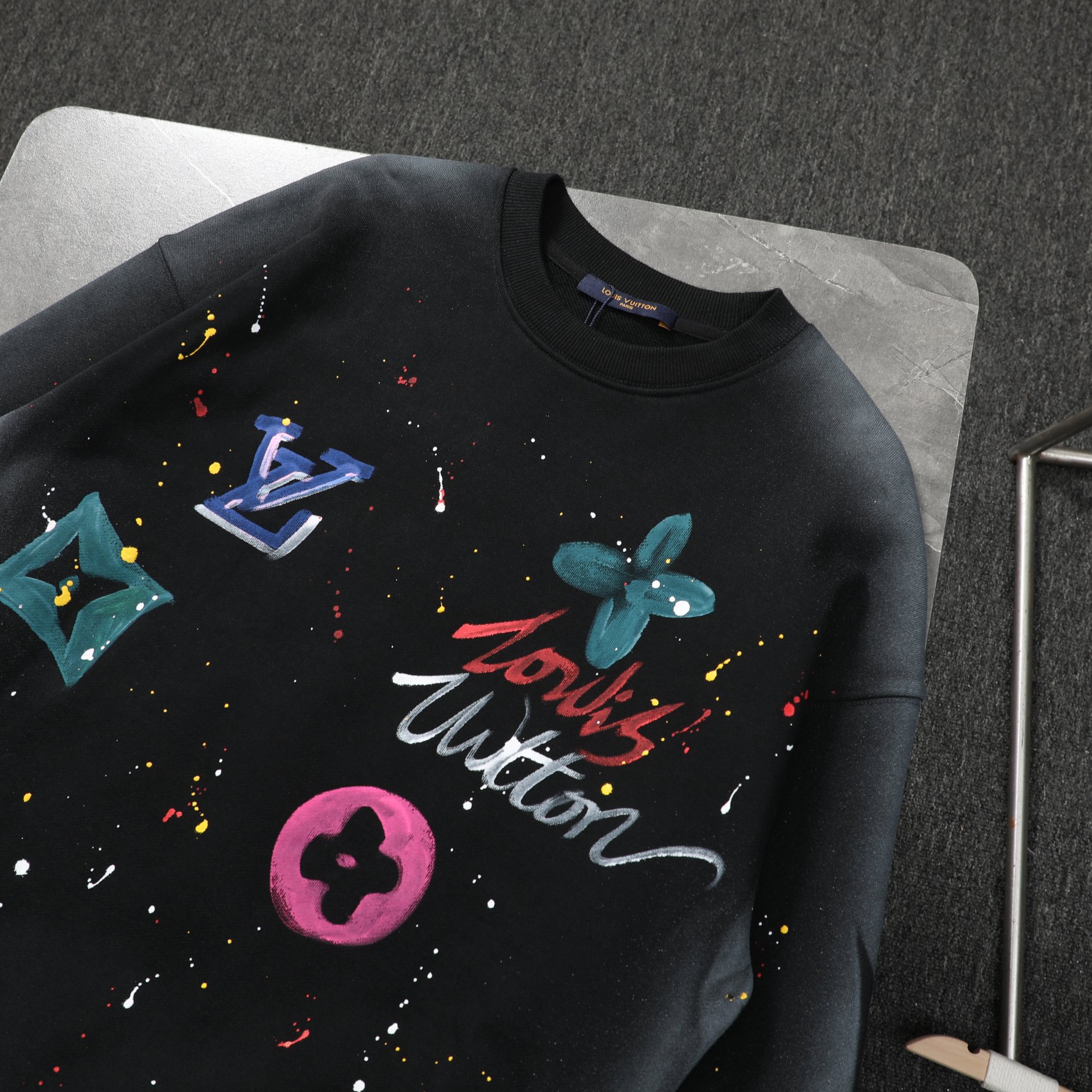 High quality fashion embroidered graffiti hoodie 1 pls add : 18859952090 if you need size guide