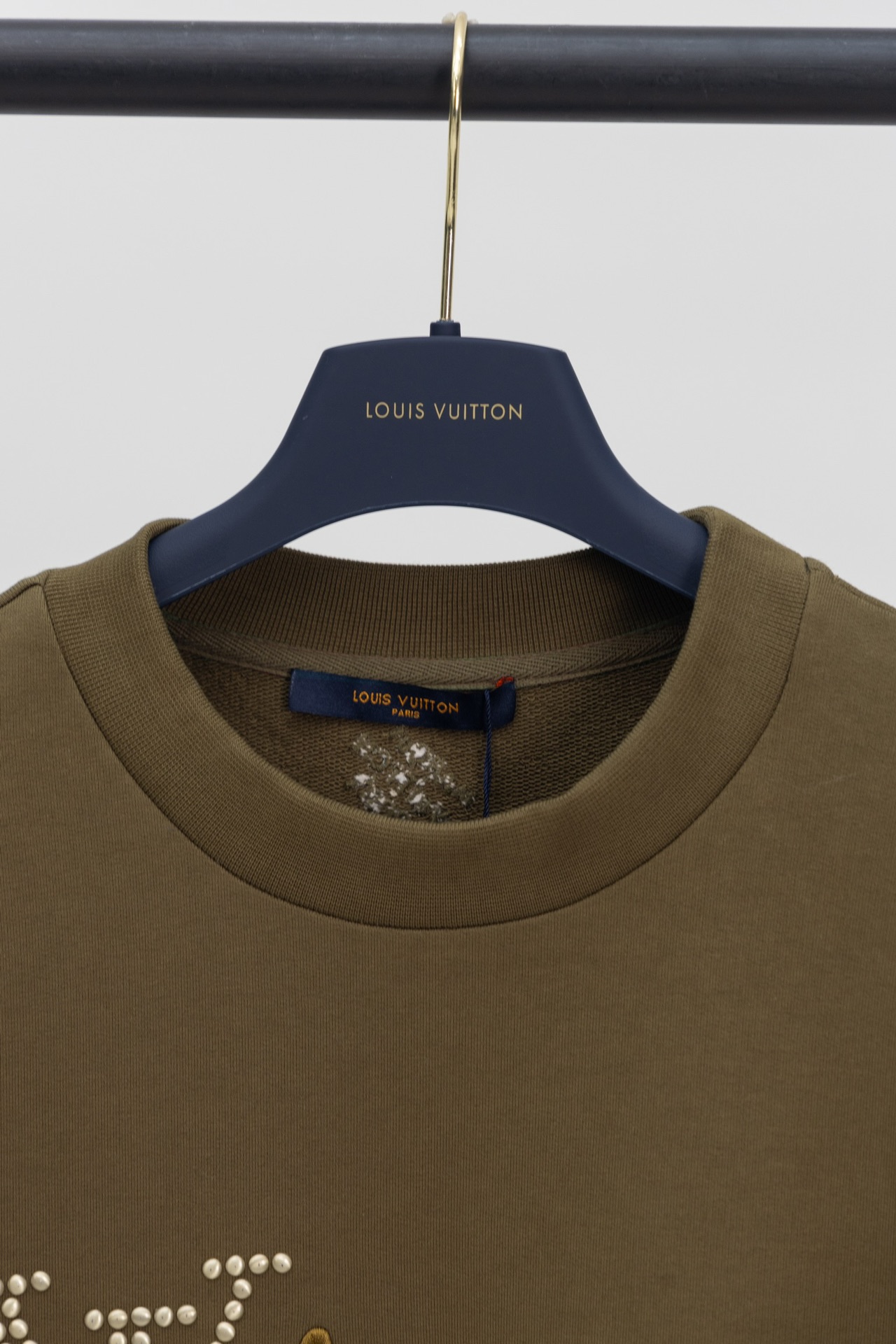 High quality fashion embroidered graffiti hoodie 1 pls add : 18859952090 if you need size guide