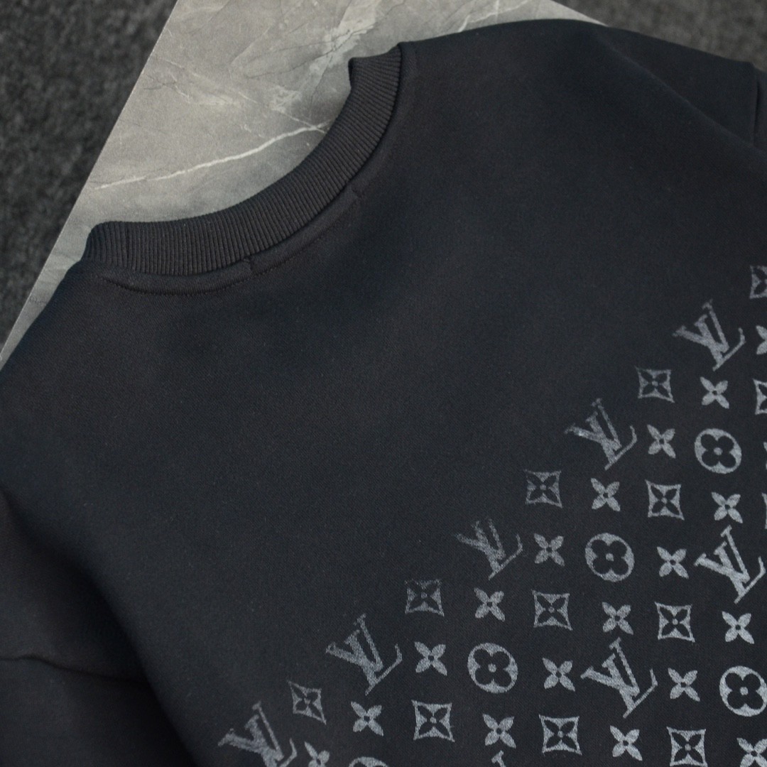 High quality fashion embroidered graffiti hoodie 1 pls add : 18859952090 if you need size guide