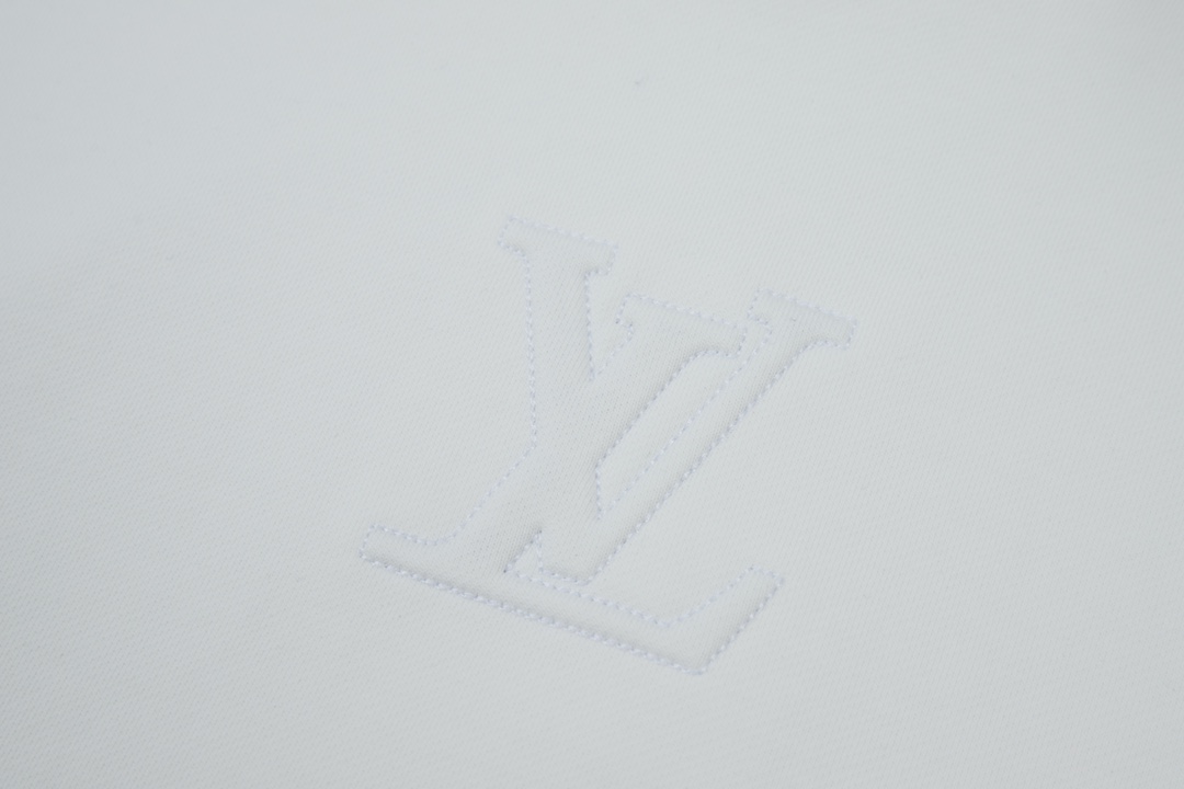 High quality fashion embroidered graffiti hoodie 1 pls add : 18859952090 if you need size guide