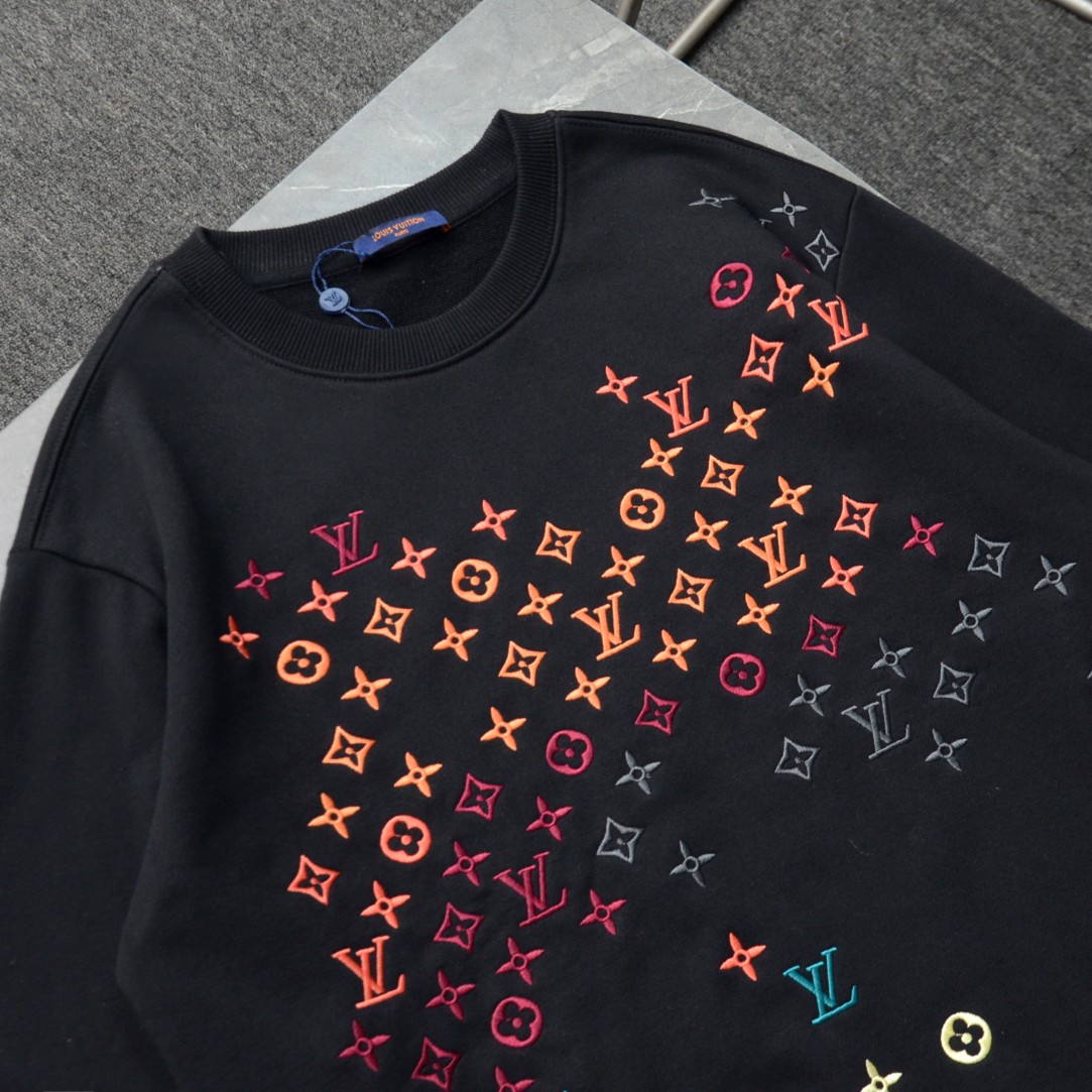 High quality fashion embroidered graffiti hoodie 1 pls add : 18859952090 if you need size guide