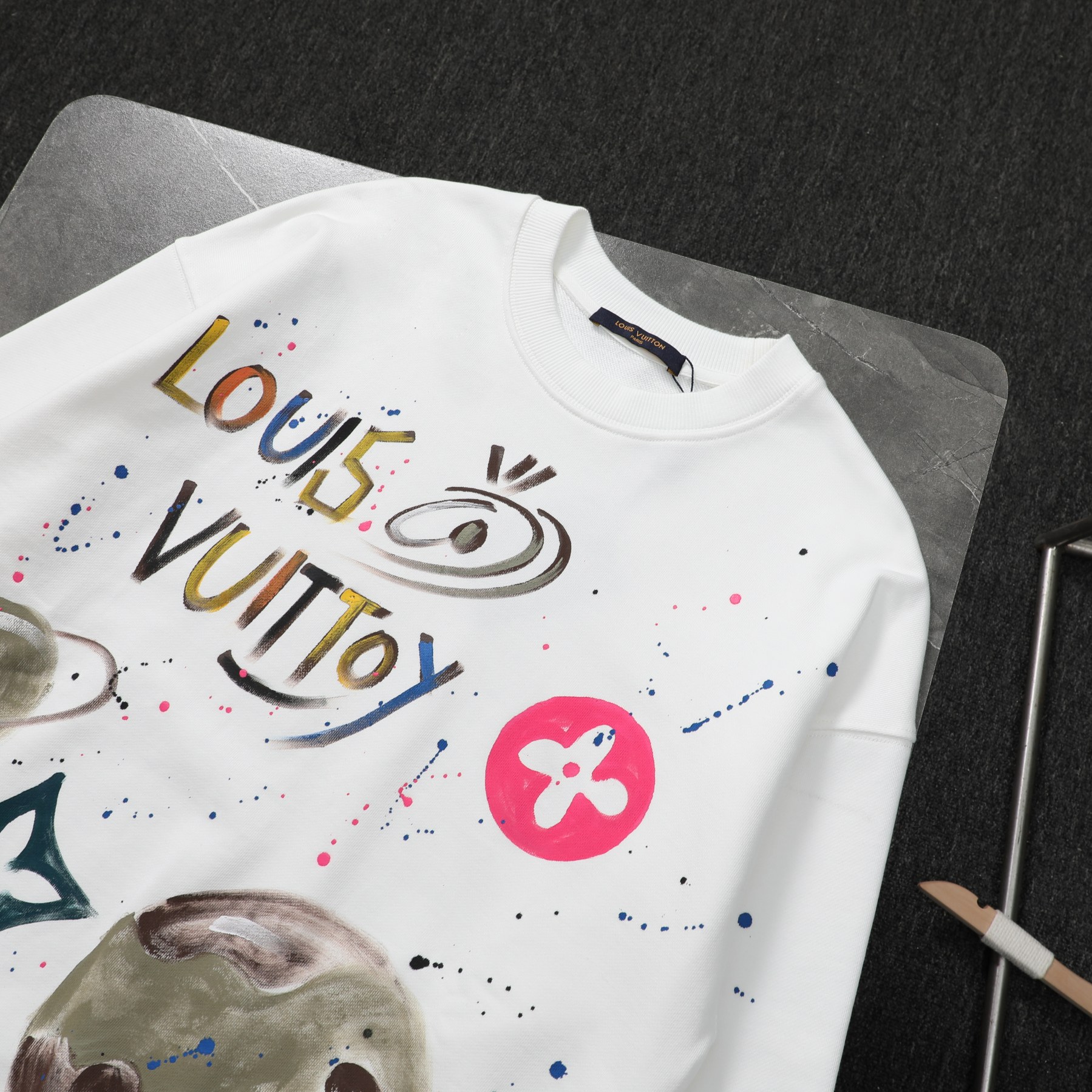 High quality fashion embroidered graffiti hoodie 1 pls add : 18859952090 if you need size guide