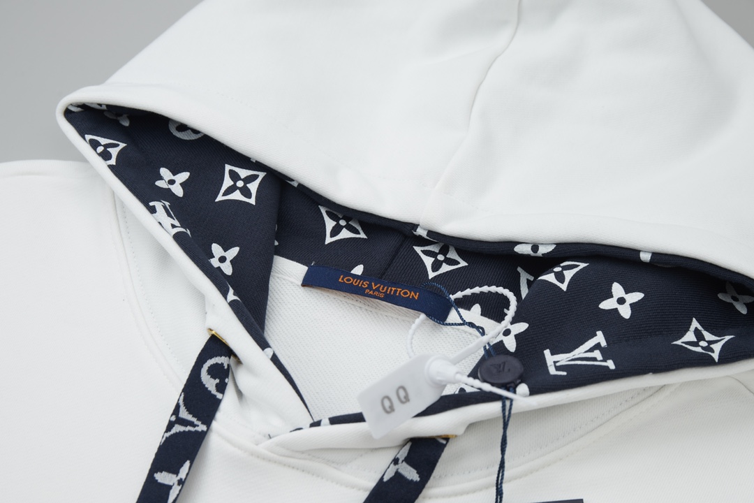 High quality fashion embroidered graffiti hoodie 1 pls add : 18859952090 if you need size guide