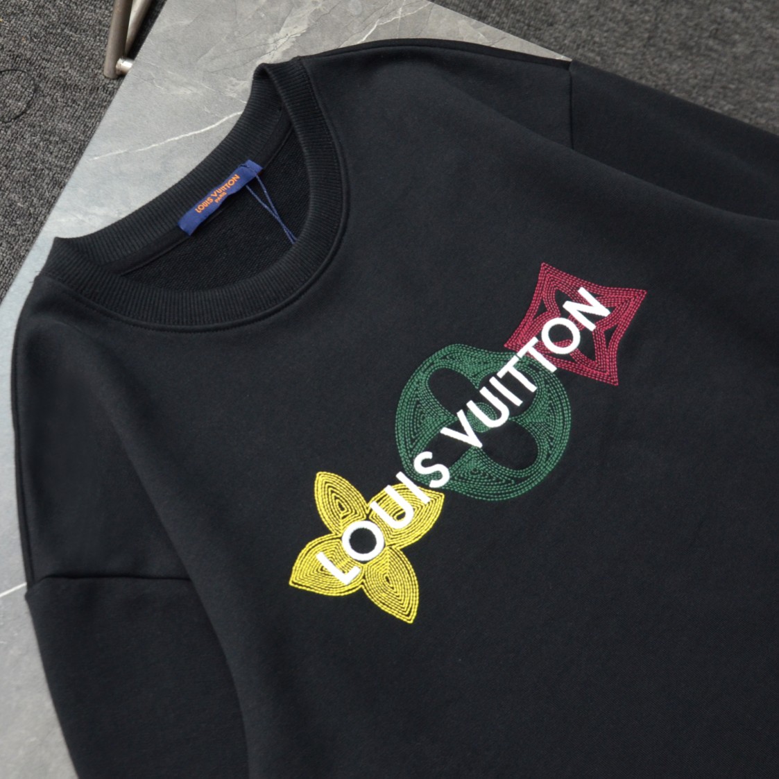 High quality fashion embroidered graffiti hoodie 1 pls add : 18859952090 if you need size guide