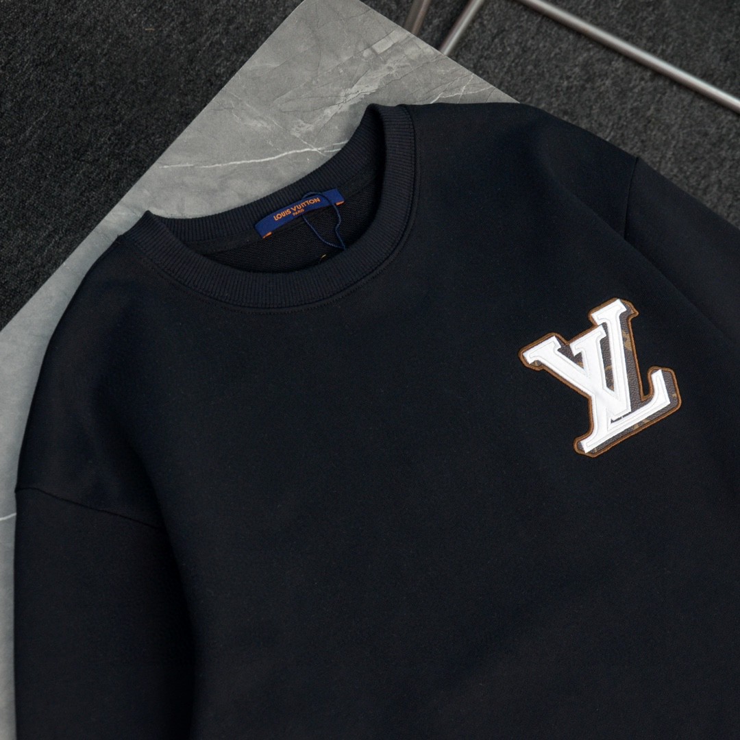 High quality fashion embroidered graffiti hoodie 1 pls add : 18859952090 if you need size guide