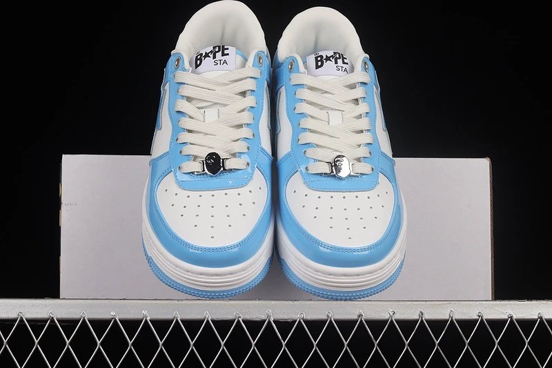 Sports and leisure shoes 09