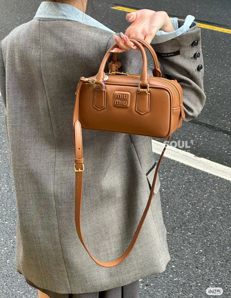 High quality handbag pls add : 18030258501 if you need size guide