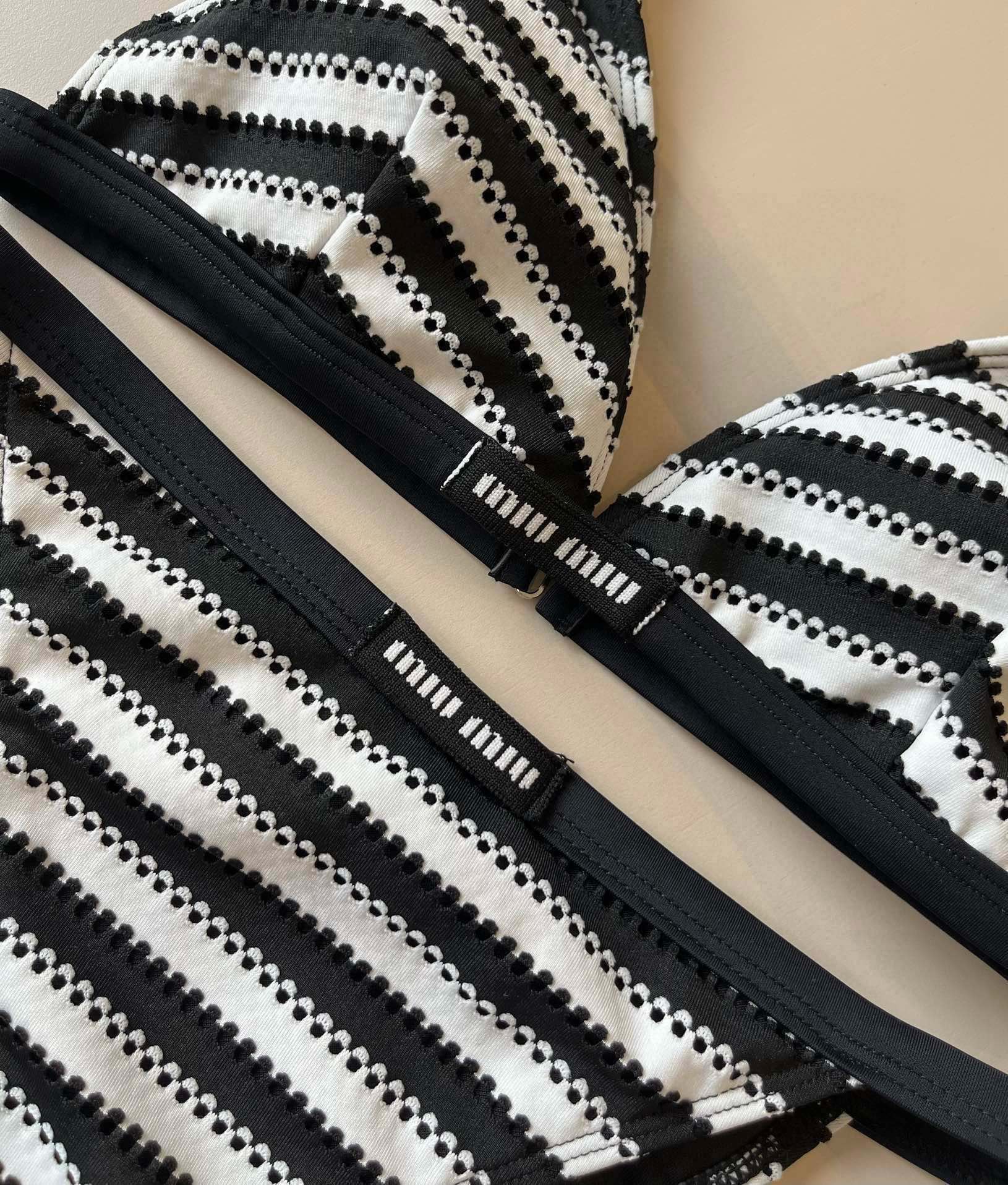 High quality bikini set 2pls add : 18030258501 if you need size guide