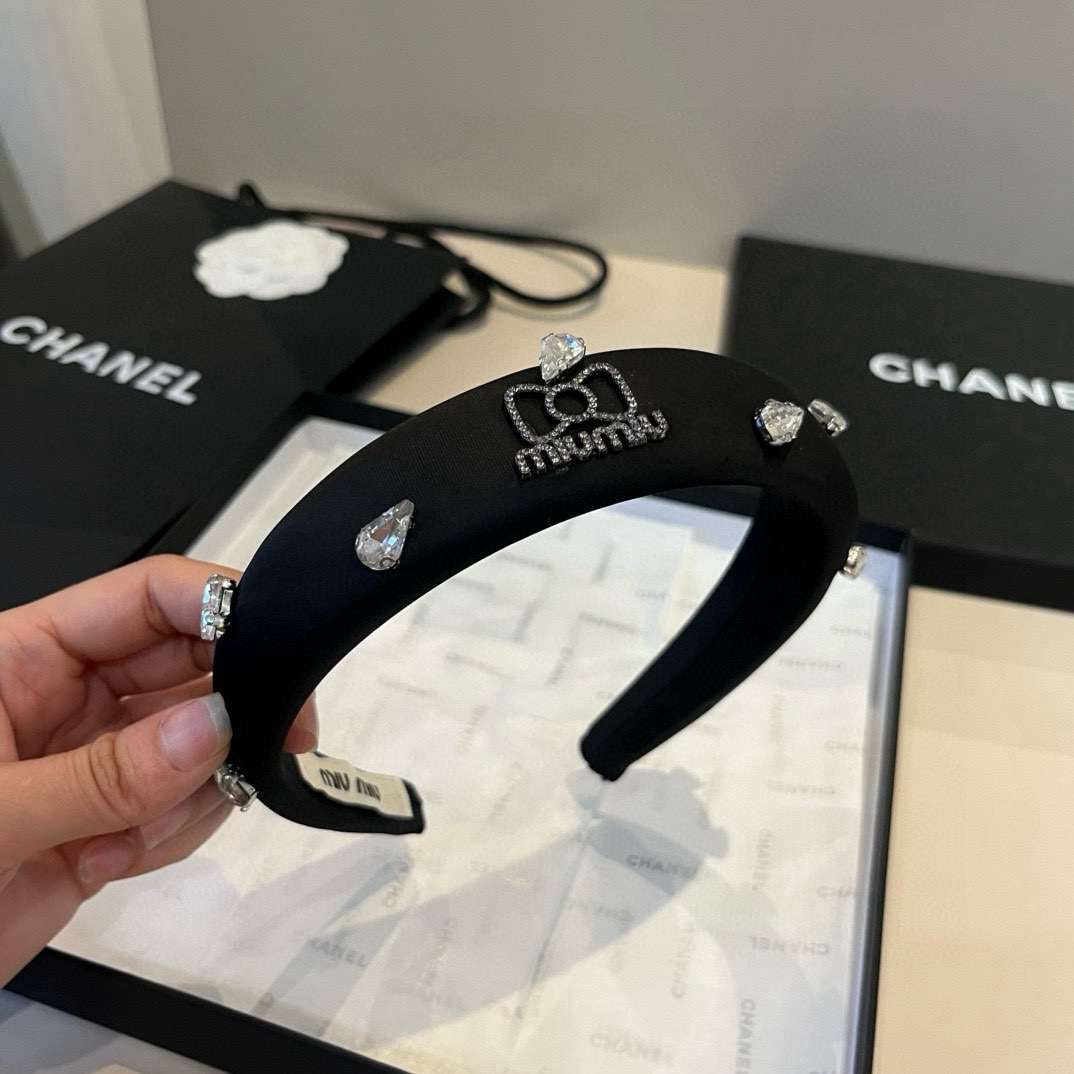 High quality patent leather hair bands, please add : 18030258501 if you need size guide