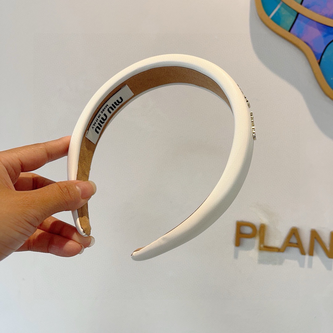 High quality patent leather hair bands, please add : 18030258501 if you need size guide