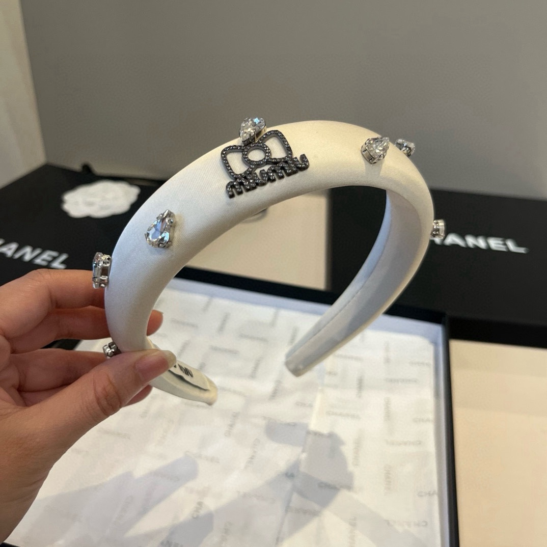 High quality patent leather hair bands, please add : 18030258501 if you need size guide