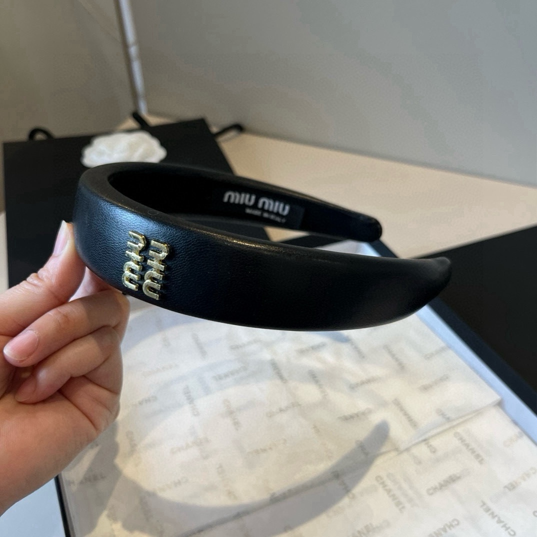 High quality patent leather hair bands, please add : 18030258501 if you need size guide