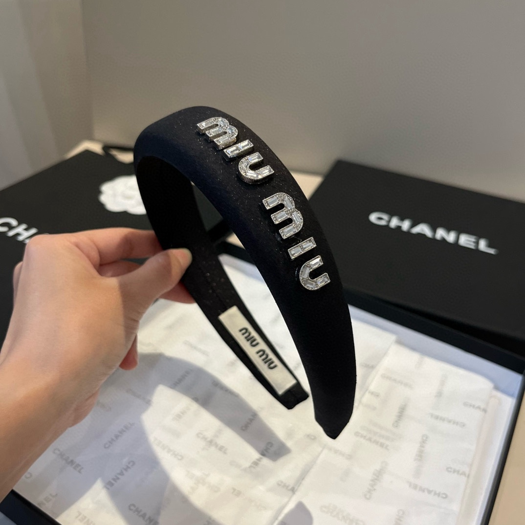 High quality patent leather hair bands, please add : 18030258501 if you need size guide
