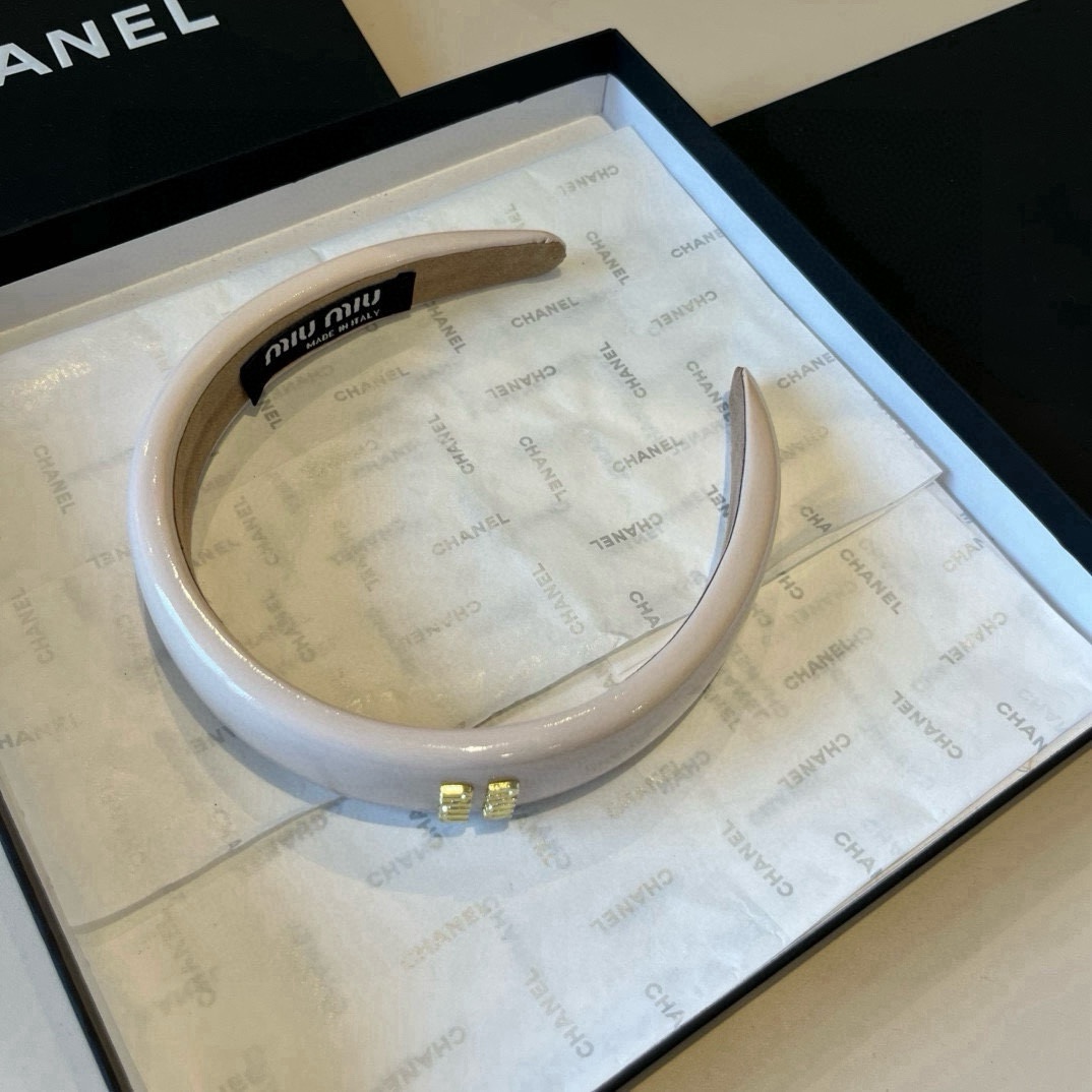 High quality patent leather hair bands, please add : 18030258501 if you need size guide