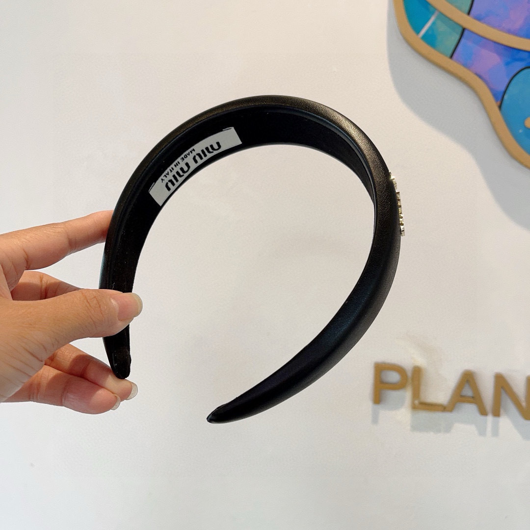 High quality patent leather hair bands, please add : 18030258501 if you need size guide