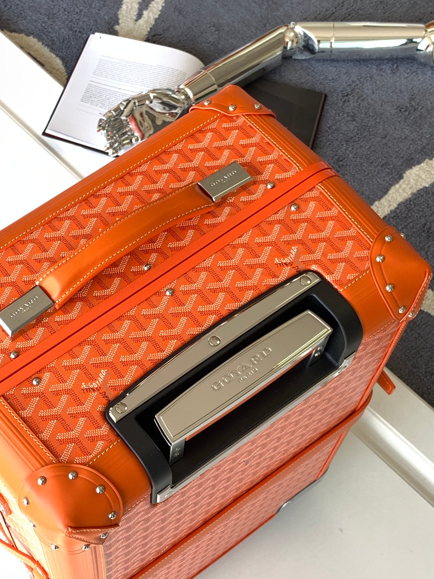 High quality retro style hand-held laptop case