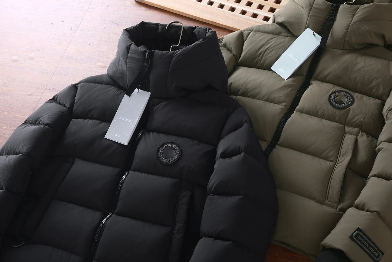 High quality down jacket, casual and versatile, with high fluffiness