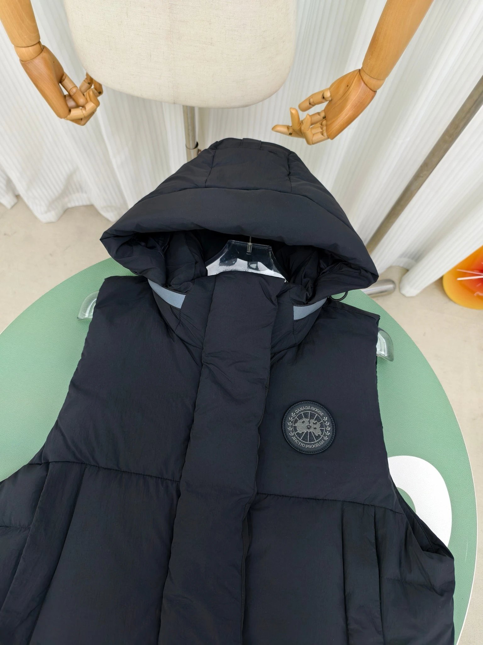 Autumn and winter down vest