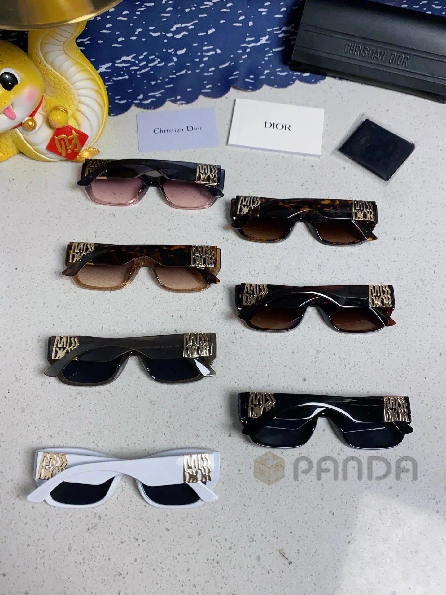 High quality thick framed gold label sunglasses, please add : 18859952090 if you need size guidance