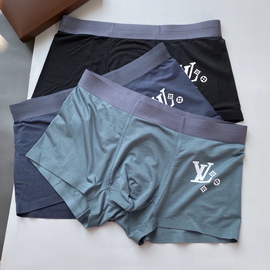 High quality men's underwear in a box of three, color options available 01